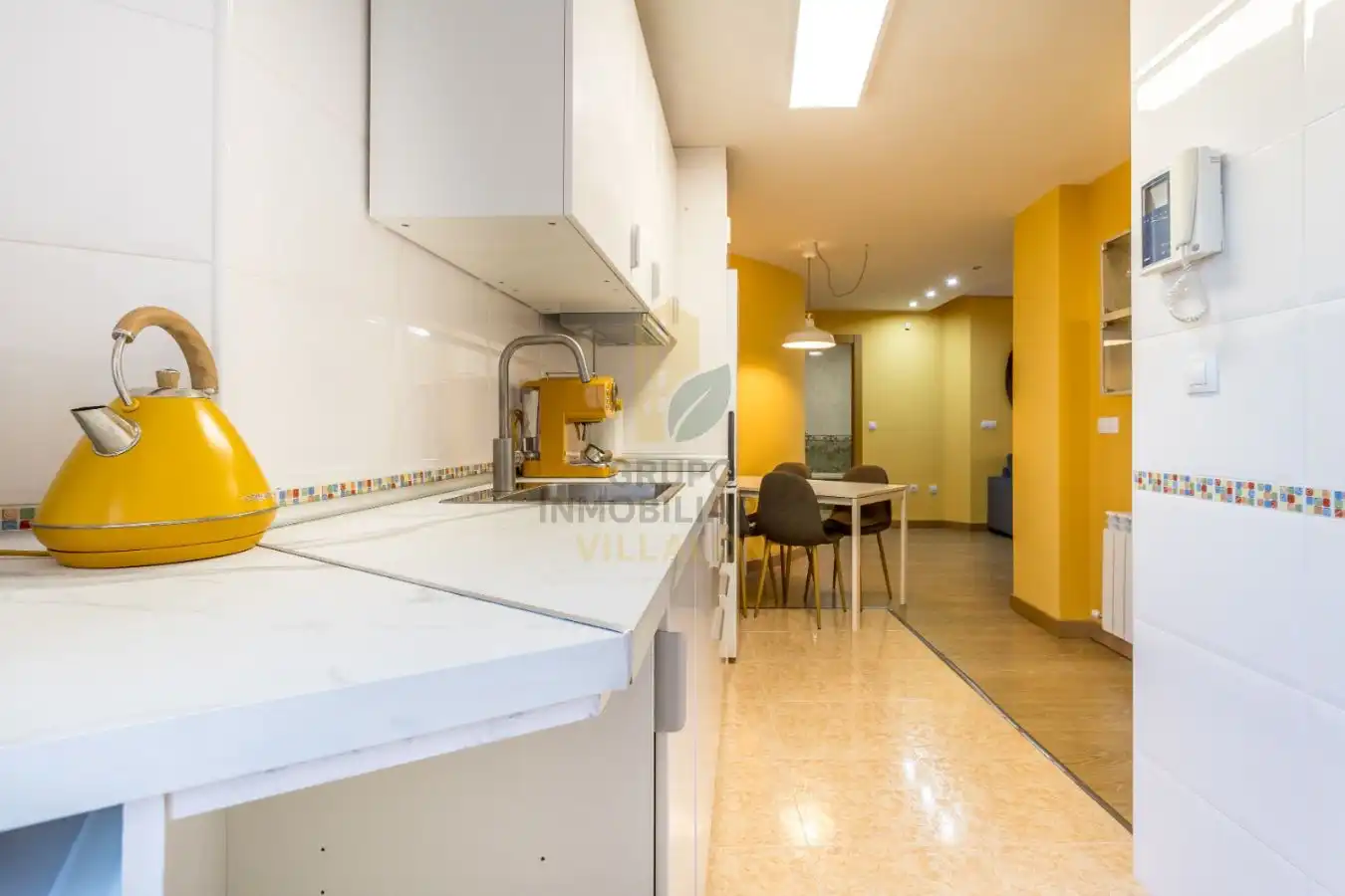 Cocina de Piso en venta en Valencia de Don Juan con Calefacción, Parquet y Terraza