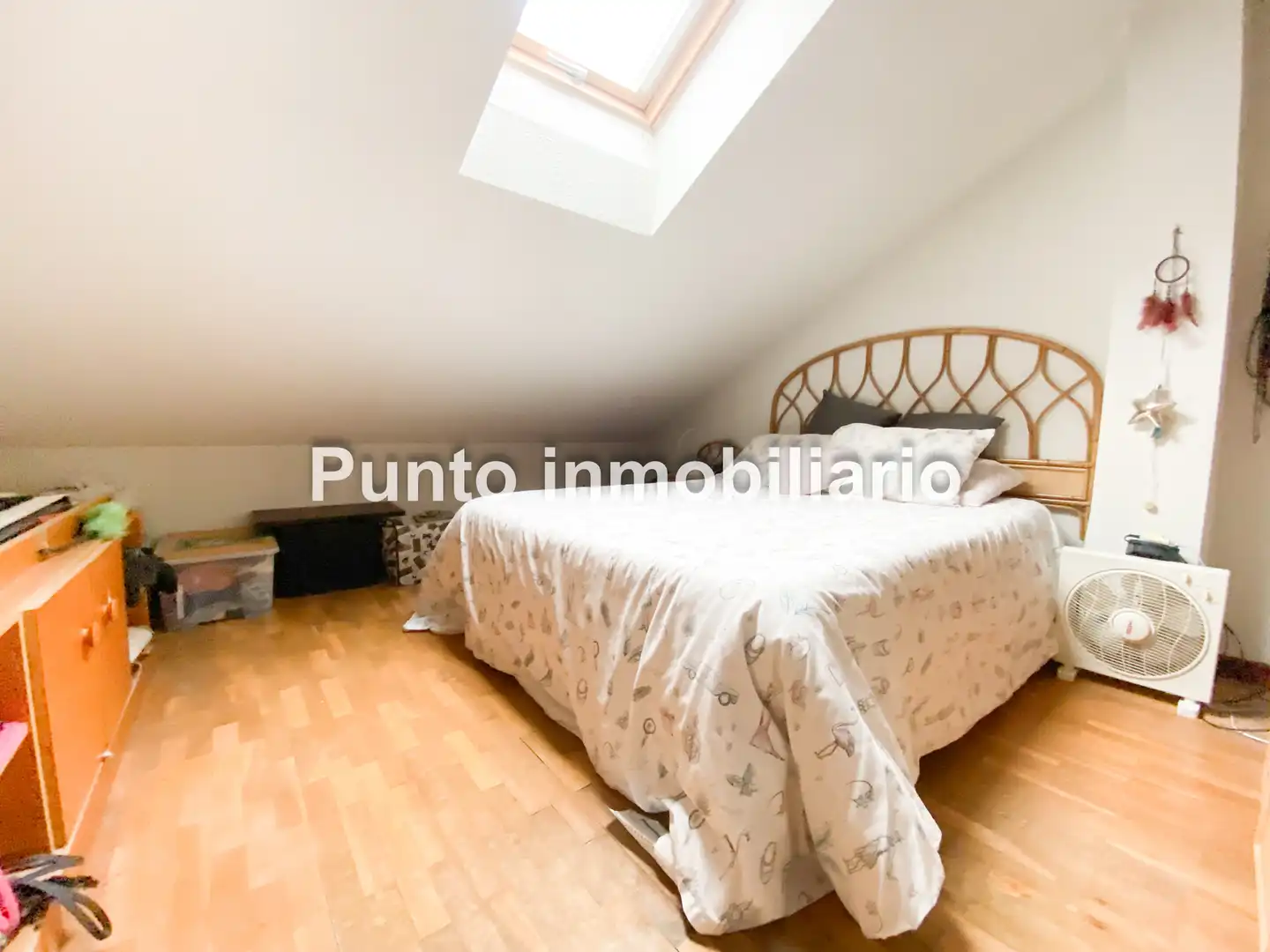 Dormitori de Casa adosada en venda en Valladolid amb Calefacció, Jardí privat i Parquet