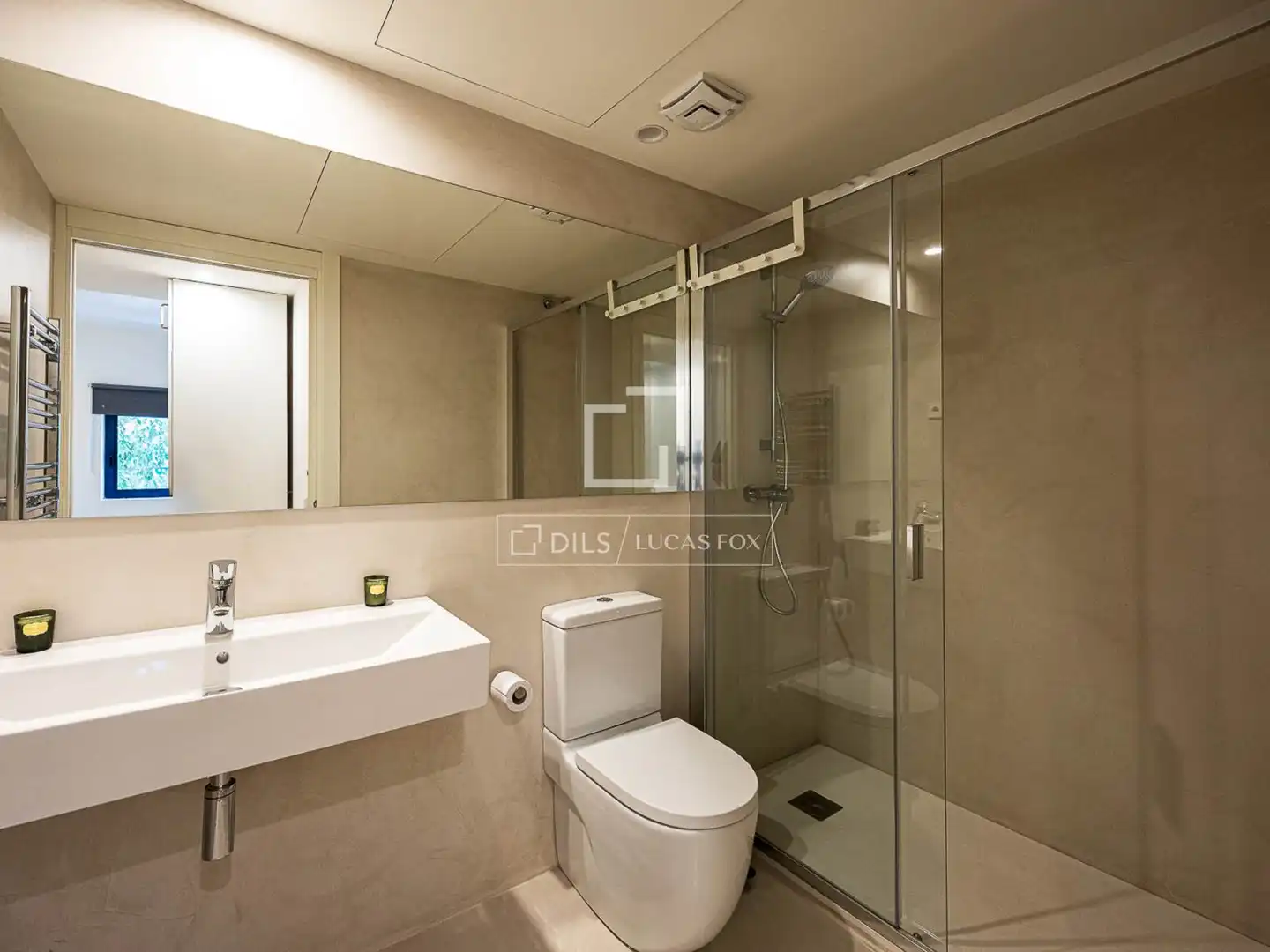 Bathroom of Flat for sale in Barcelona  with Air Conditioner, Terrace and Furnished