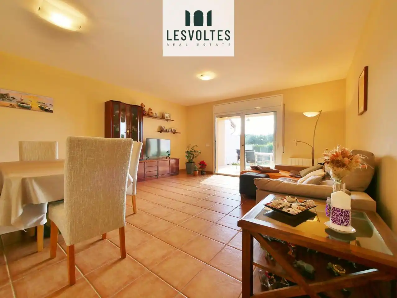 Wohnzimmer von Einfamilien-Reihenhaus zum Verkauf in Palafrugell mit Heizung, Privatgarten und Terrasse