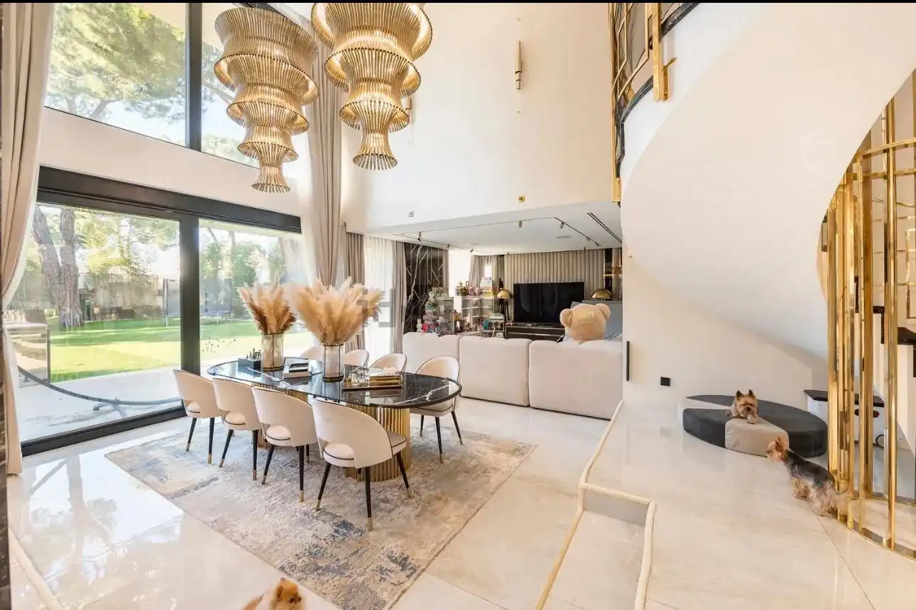 Menjador de Casa o xalet en venda en Pozuelo de Alarcón amb Aire condicionat, Jardí privat i Terrassa