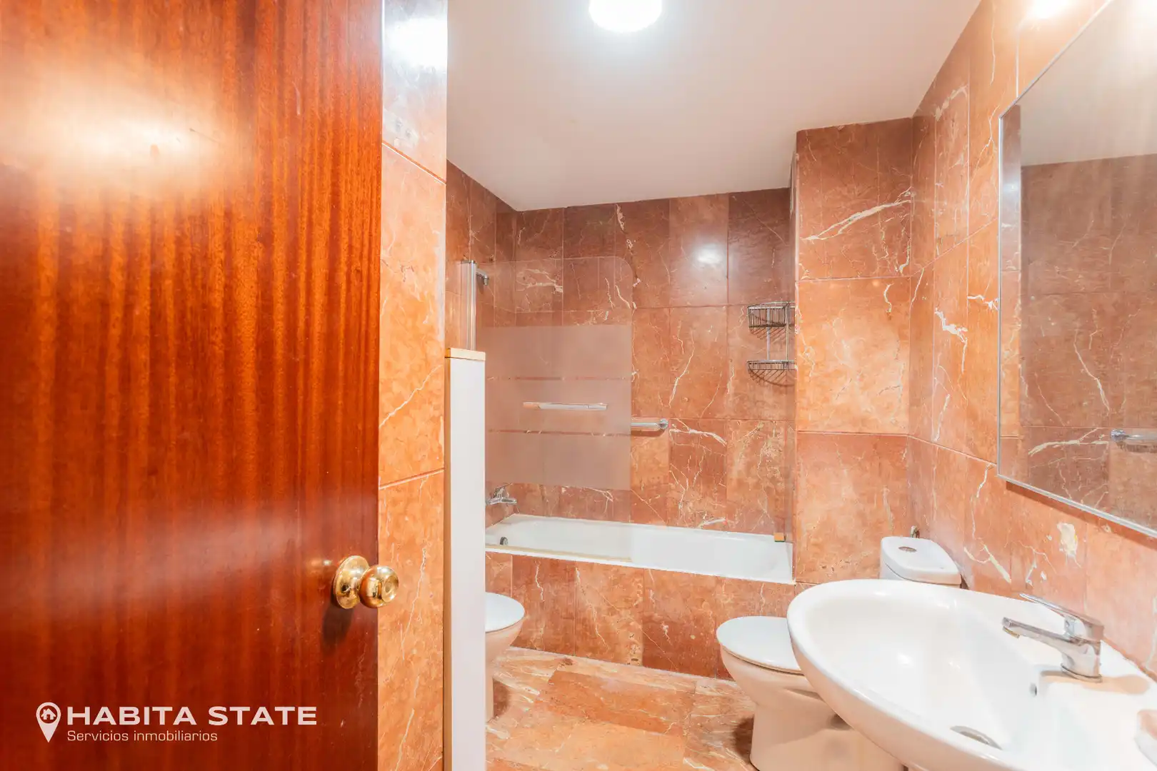 Bathroom of Flat for sale in Almería  with Air Conditioner, Heating and Oven
