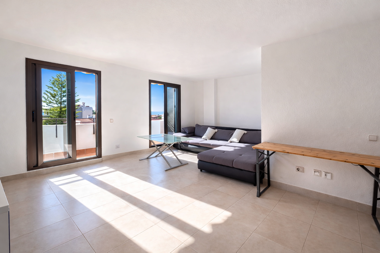 Sala d'estar de Casa adosada en venda en Málaga Capital amb Aire condicionat, Terrassa i Piscina comunitària