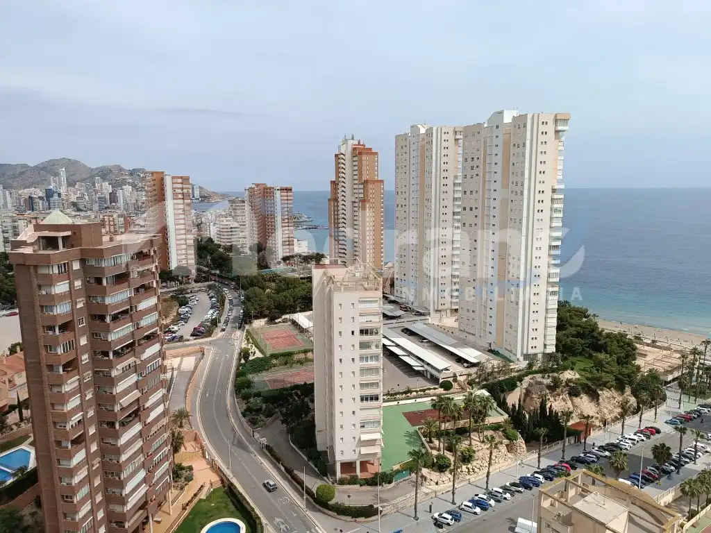 Vista exterior de Piso en venta en Benidorm con Jardín privado, Piscina y Amueblado
