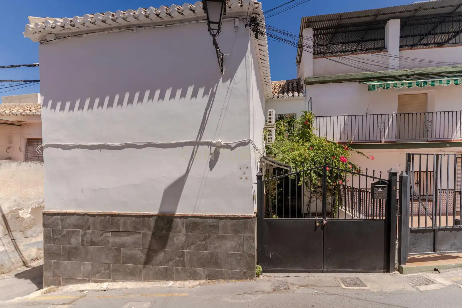 Vista exterior de Casa adosada en venta en La Zubia con Aire acondicionado