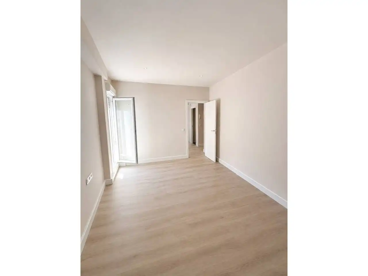 Habitación de Piso en venta en  Logroño con Calefacción, Parquet y Terraza