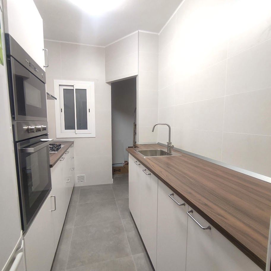 Kitchen of Flat to rent in  Barcelona Capital  with Oven, Washing machine and Microwave