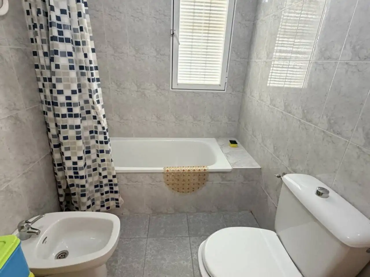Bathroom of Apartments for sale in Almuñécar  with Storage room and Community pool