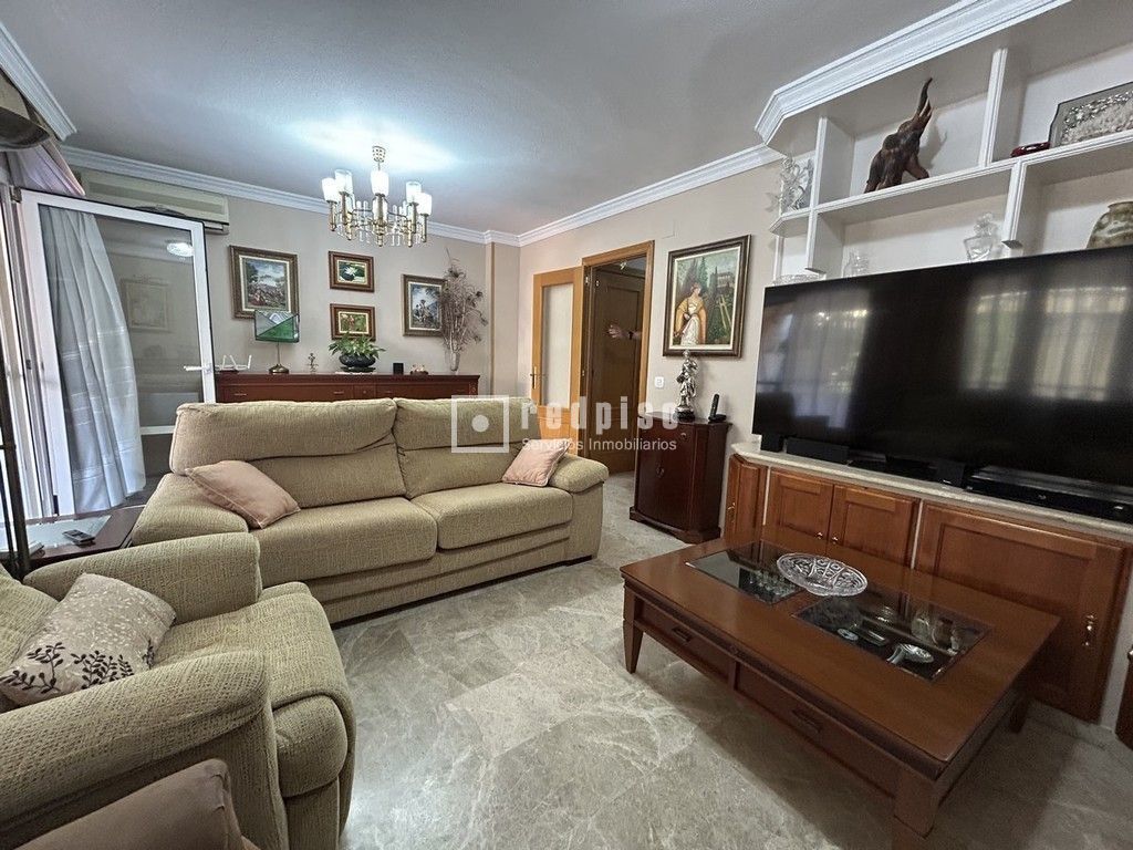 Sala d'estar de Casa o xalet en venda en Málaga Capital amb Aire condicionat, Terrassa i Piscina