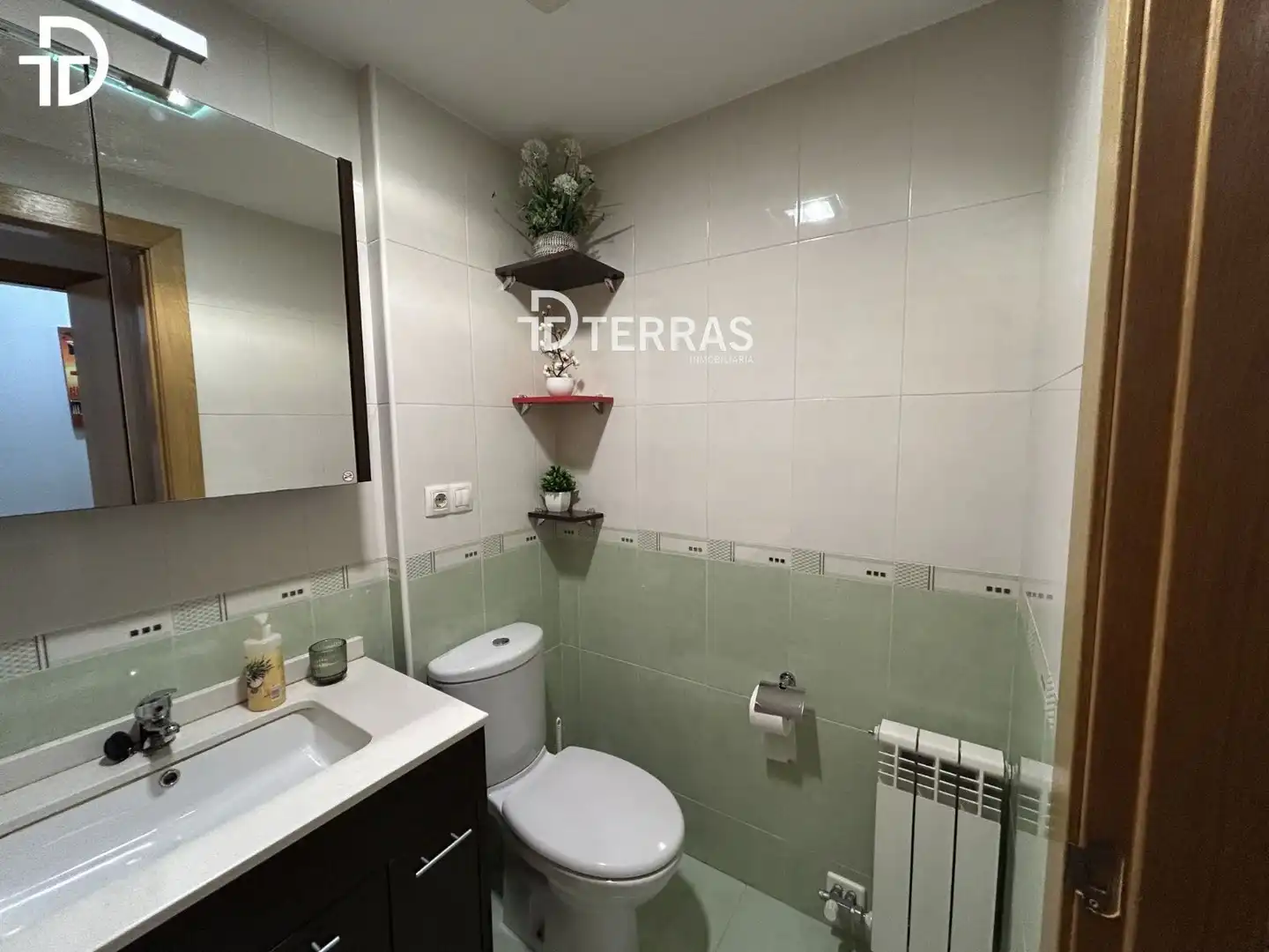 Baño de Piso en venta en Poio con Calefacción, Trastero y Amueblado
