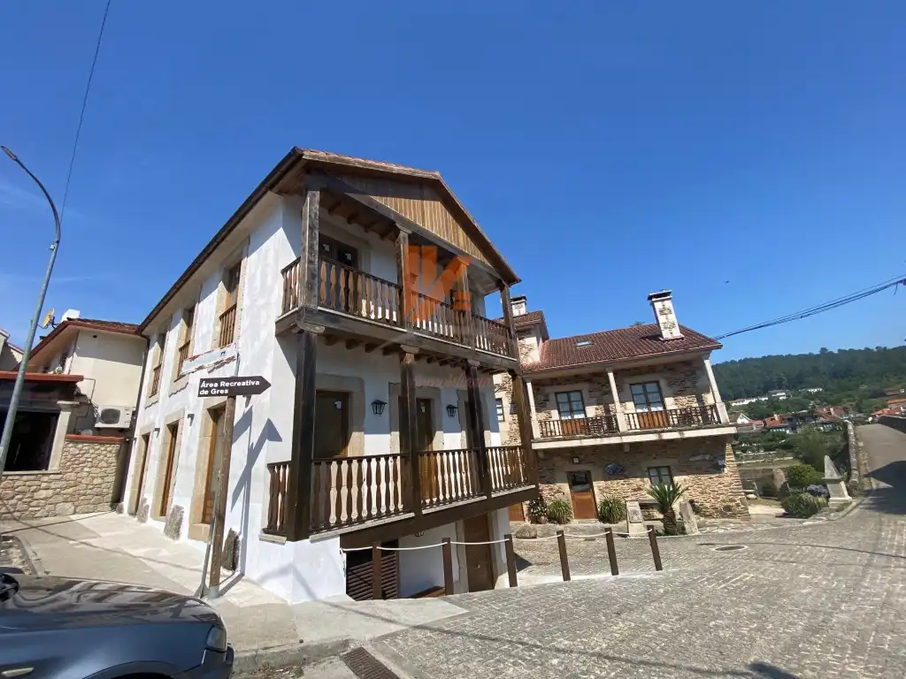 Vista exterior de Casa o xalet en venda en Boqueixón amb Traster, Moblat i Forn