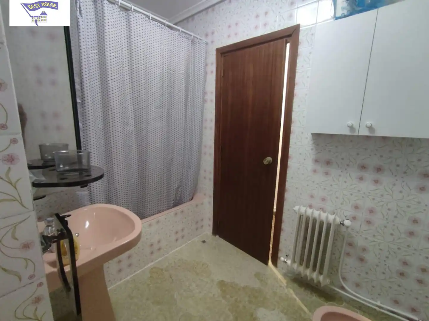 Bathroom of Flat for share in Albacete  with Balcony