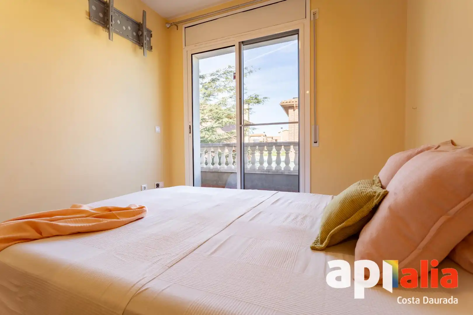Habitación de Casa adosada en venta en Cambrils con Calefacción, Jardín privado y Terraza