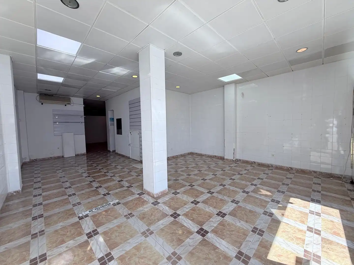 Local comercial en venda a Vélez-Málaga ciudad, imagen 2