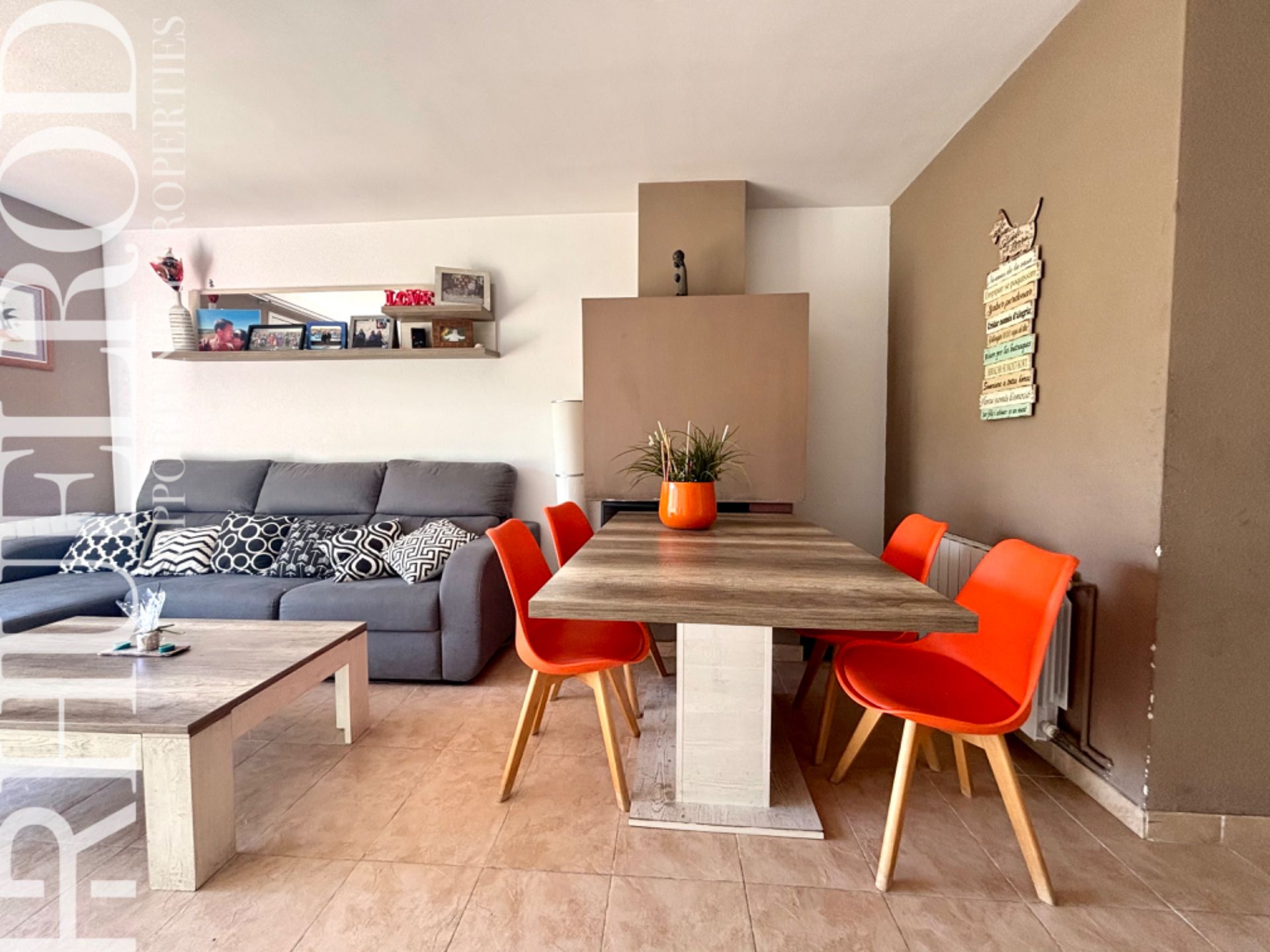 Sala d'estar de Casa o xalet en venda en Tiana amb Calefacció, Jardí privat i Parquet
