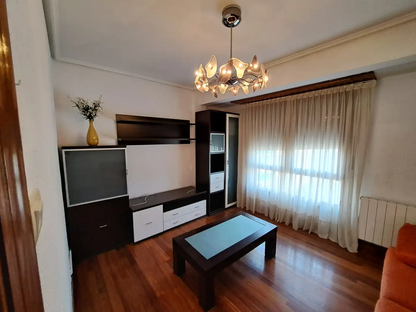 Sala de estar de Piso en venta en Portugalete con Calefacción, Parquet y Amueblado