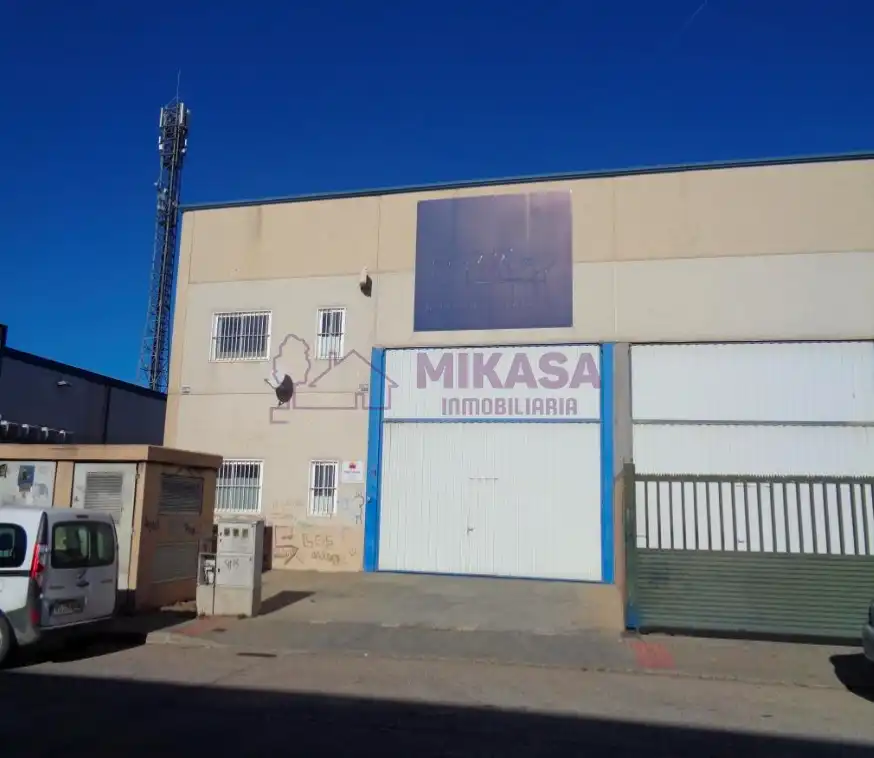 Vista exterior de Nau industrial en venda en Ugena