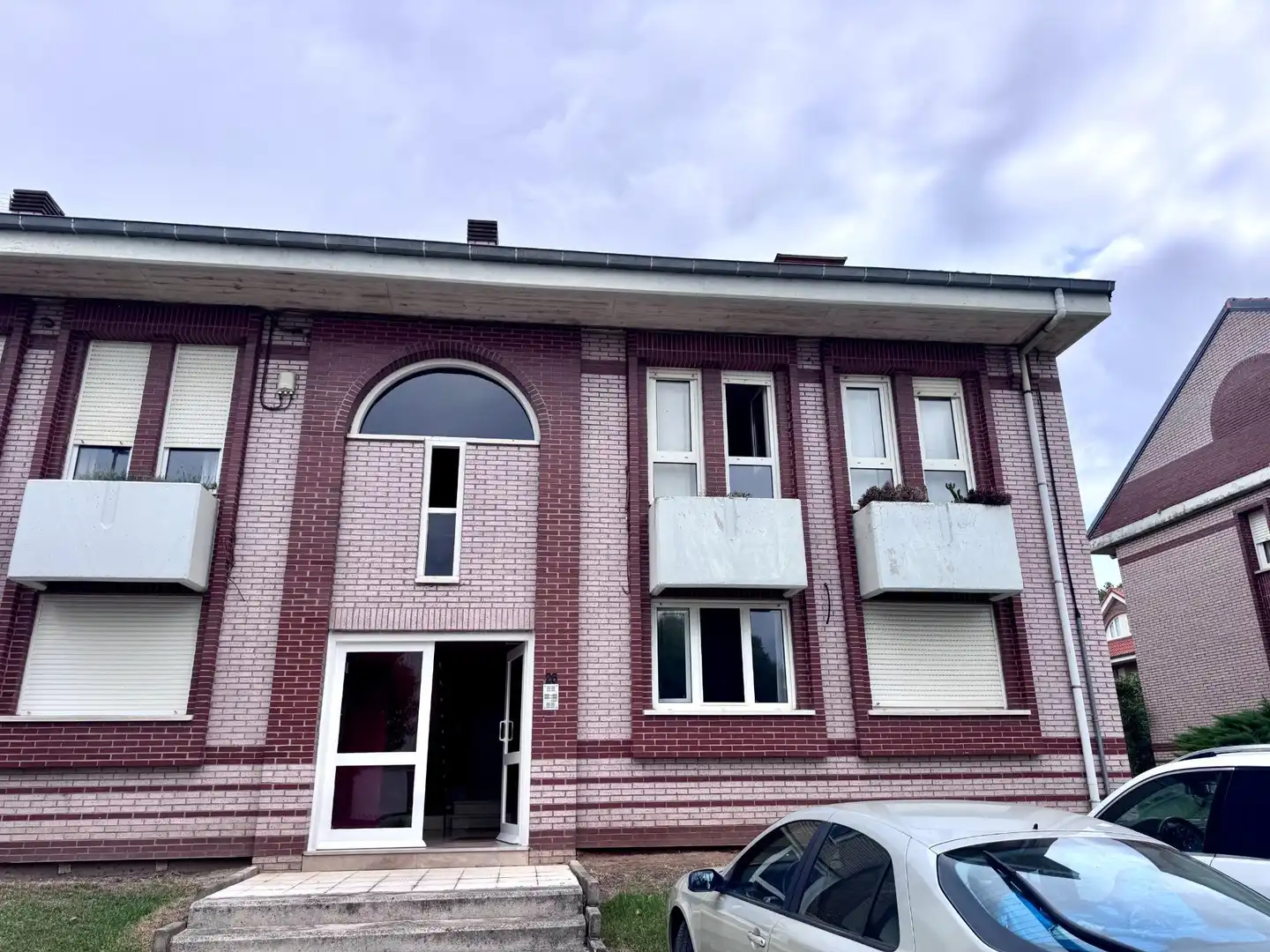 Vista exterior de Dúplex en venta en Reocín con Calefacción, Trastero y Amueblado