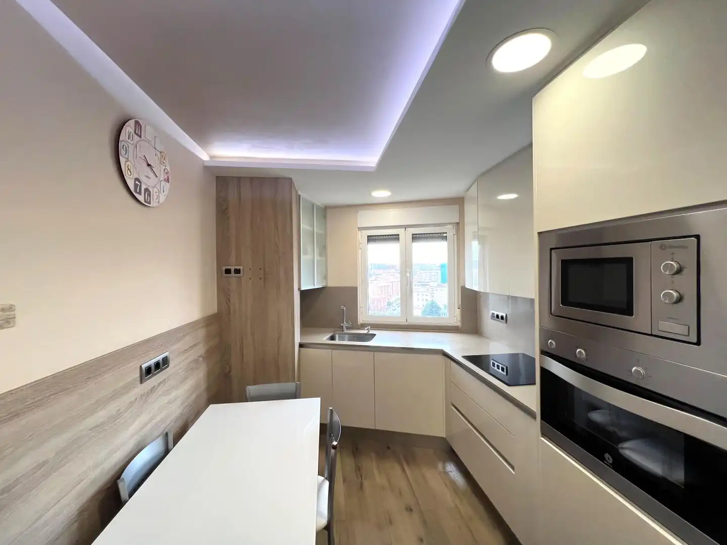 Flat for rent in Avenida CANTABRIA, Valdenoja