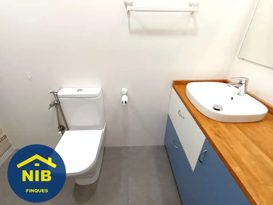 Baño de Piso en venta en Barcelona con Calefacción, Parquet y Horno
