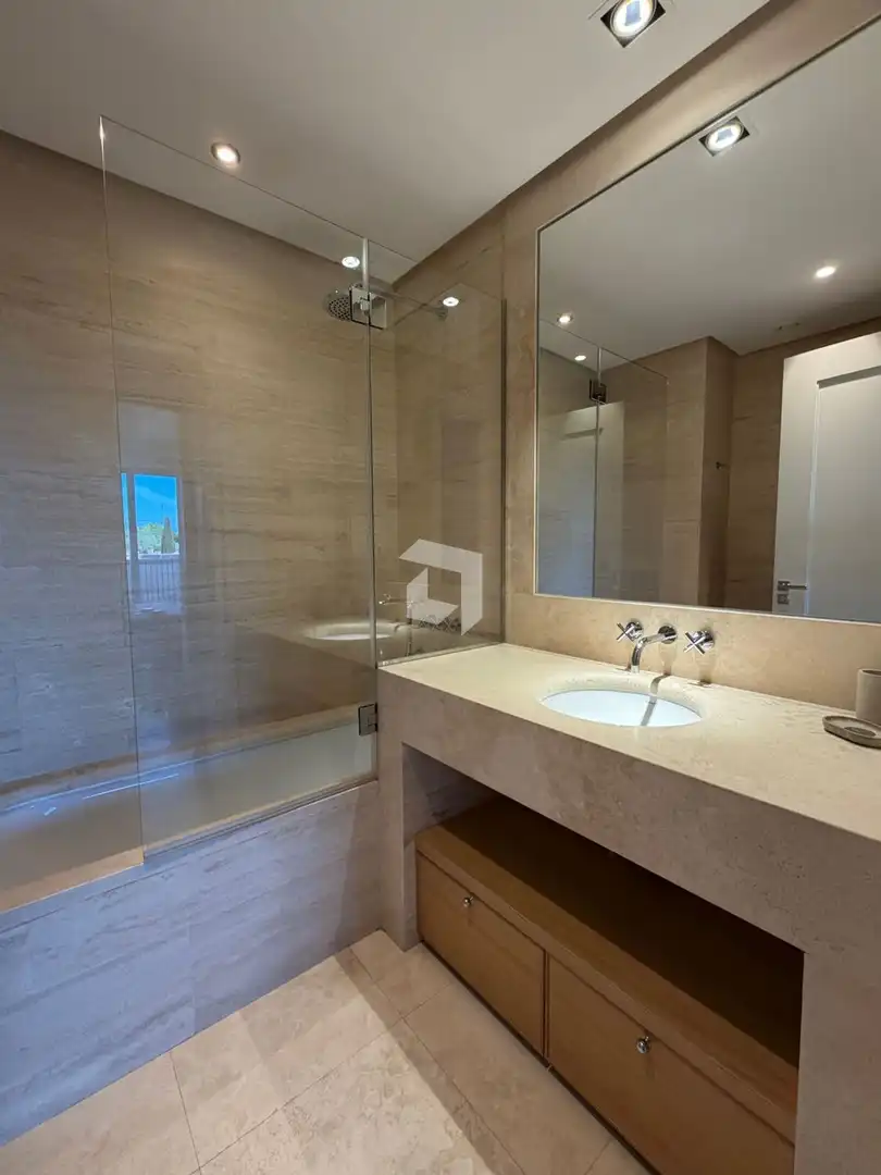Baño de Ático en venta en Madrid con Aire acondicionado, Calefacción y Parquet