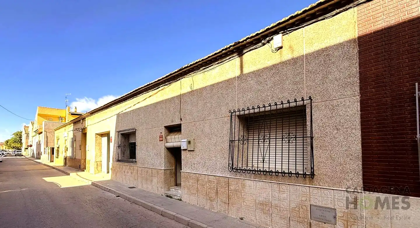 Vista exterior de Casa adosada en venda en Cartagena amb Aire condicionat