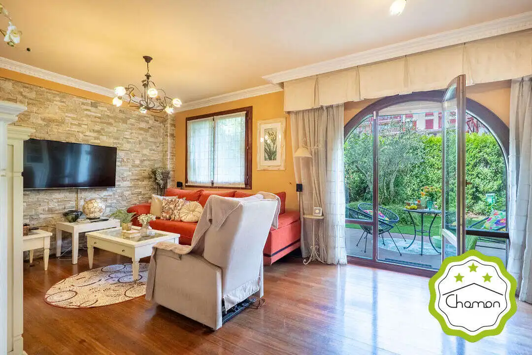 Sala de estar de Casa o chalet en venta en Arrigorriaga con Jardín privado