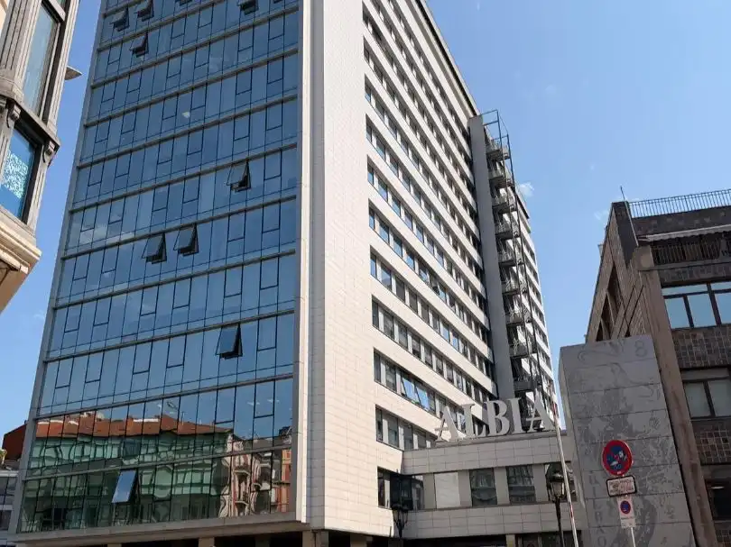 Vista exterior de Oficina en venta en Abando - Albia
