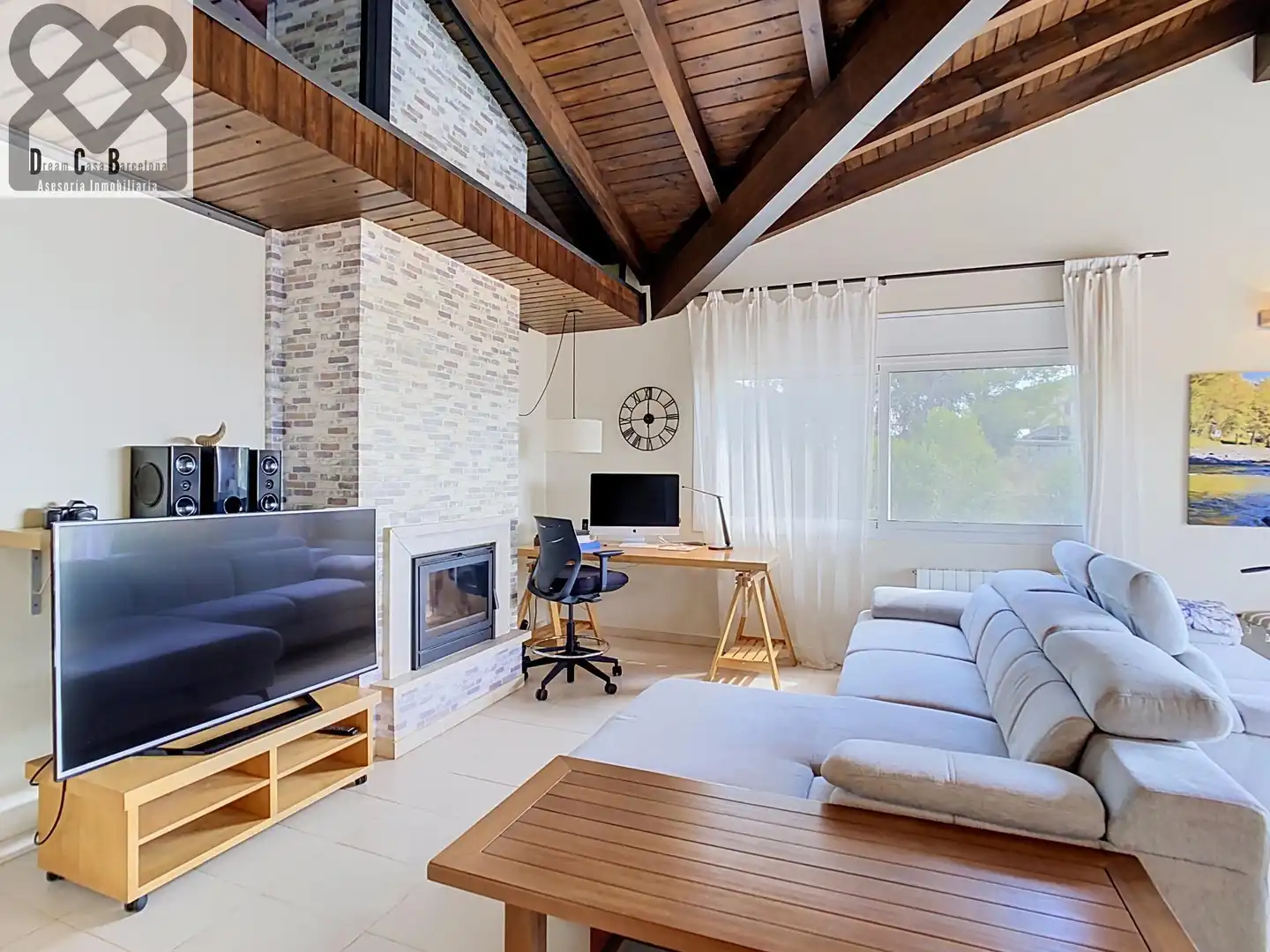 Sala d'estar de Casa o xalet en venda en Corbera de Llobregat, Barcelona