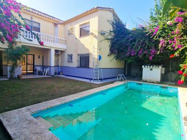 Xalet amb piscina en venda a Solymar