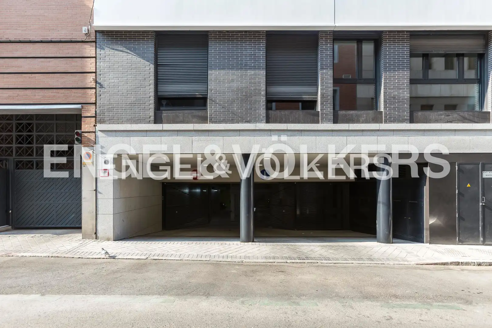 Vista exterior de Àtic de lloguer en Madrid amb Aire condicionat, Calefacció i Jardí privat