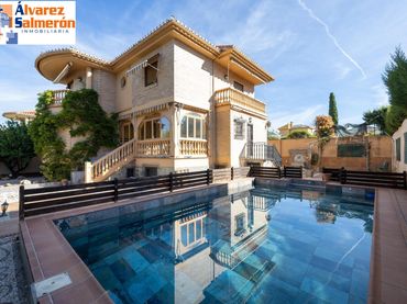 Villa con balcone in vendita a Calle VIÑEDOS LOS
