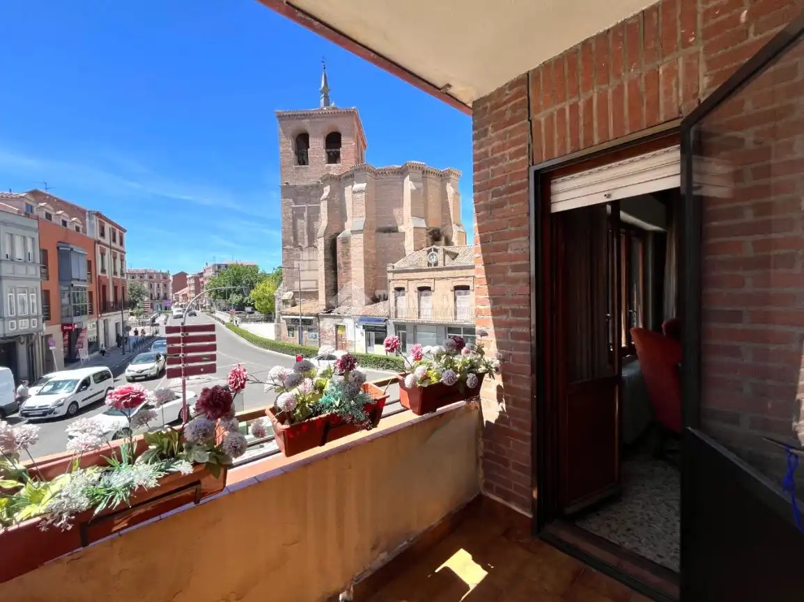 Vista exterior de Piso en venta en Medina del Campo con Calefacción