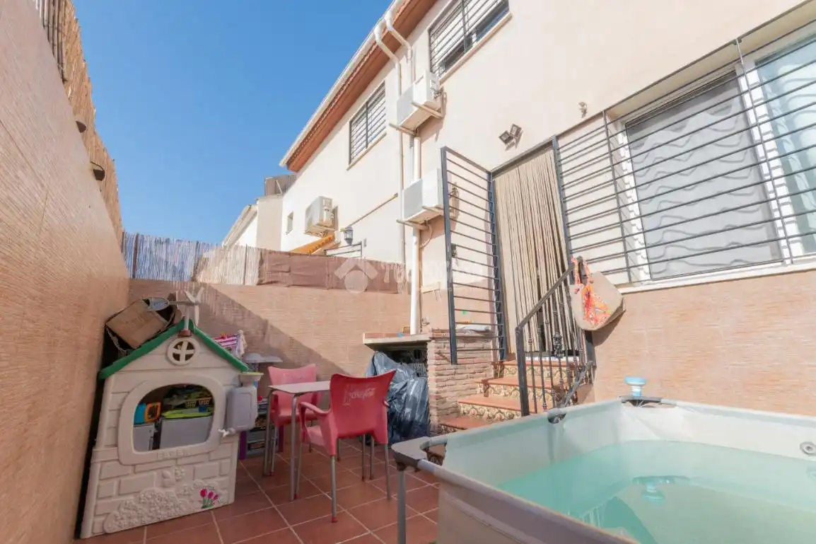 Terrassa de Casa adosada en venda en Málaga amb Aire condicionat i Traster
