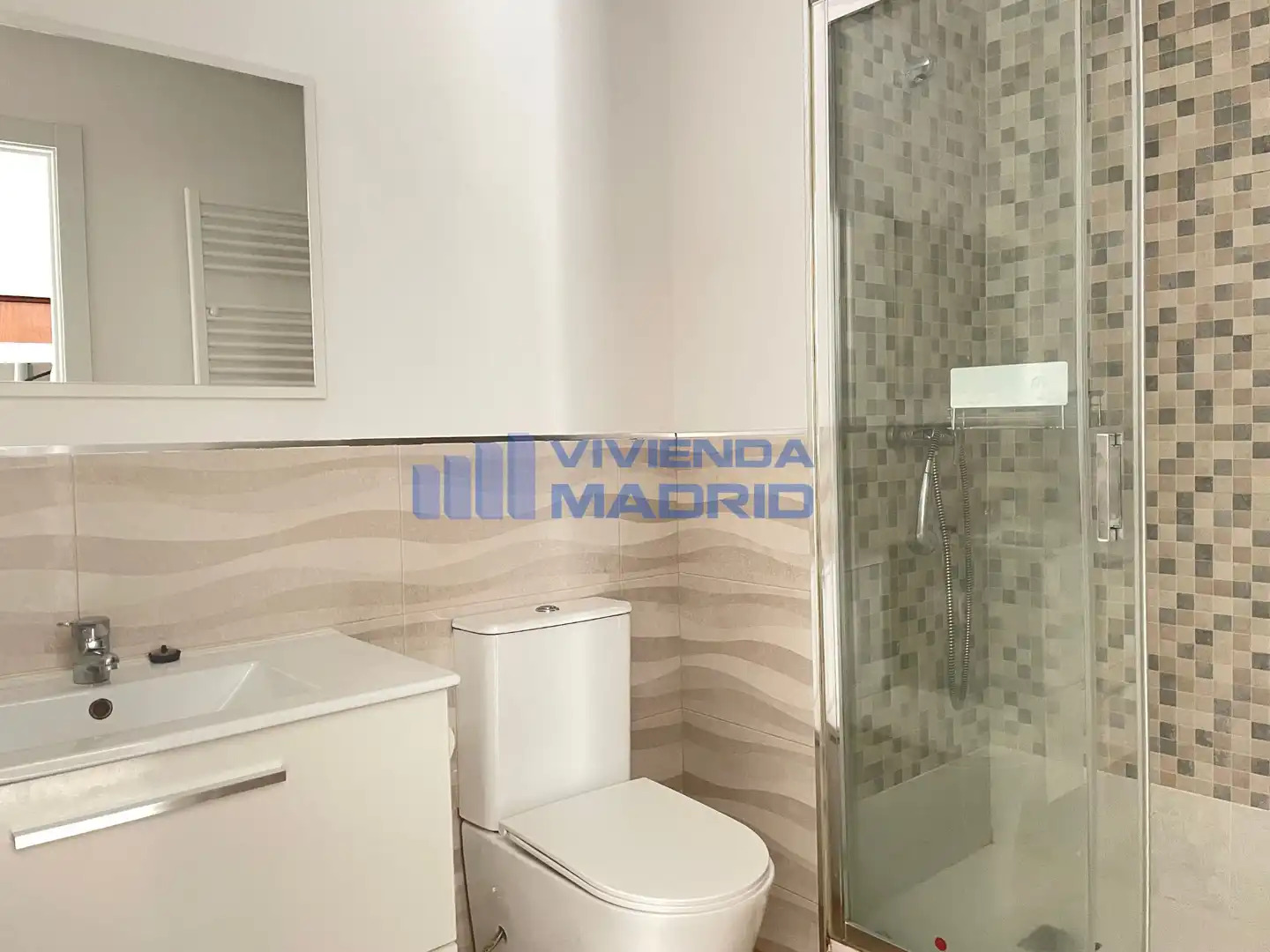 Baño de Piso en venta en Coslada con Calefacción