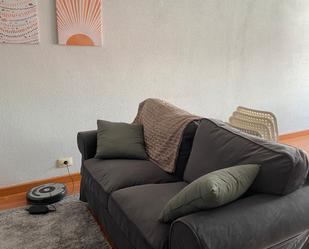 Sala d'estar de Apartament de lloguer en Vigo  amb Calefacció, Moblat i Forn