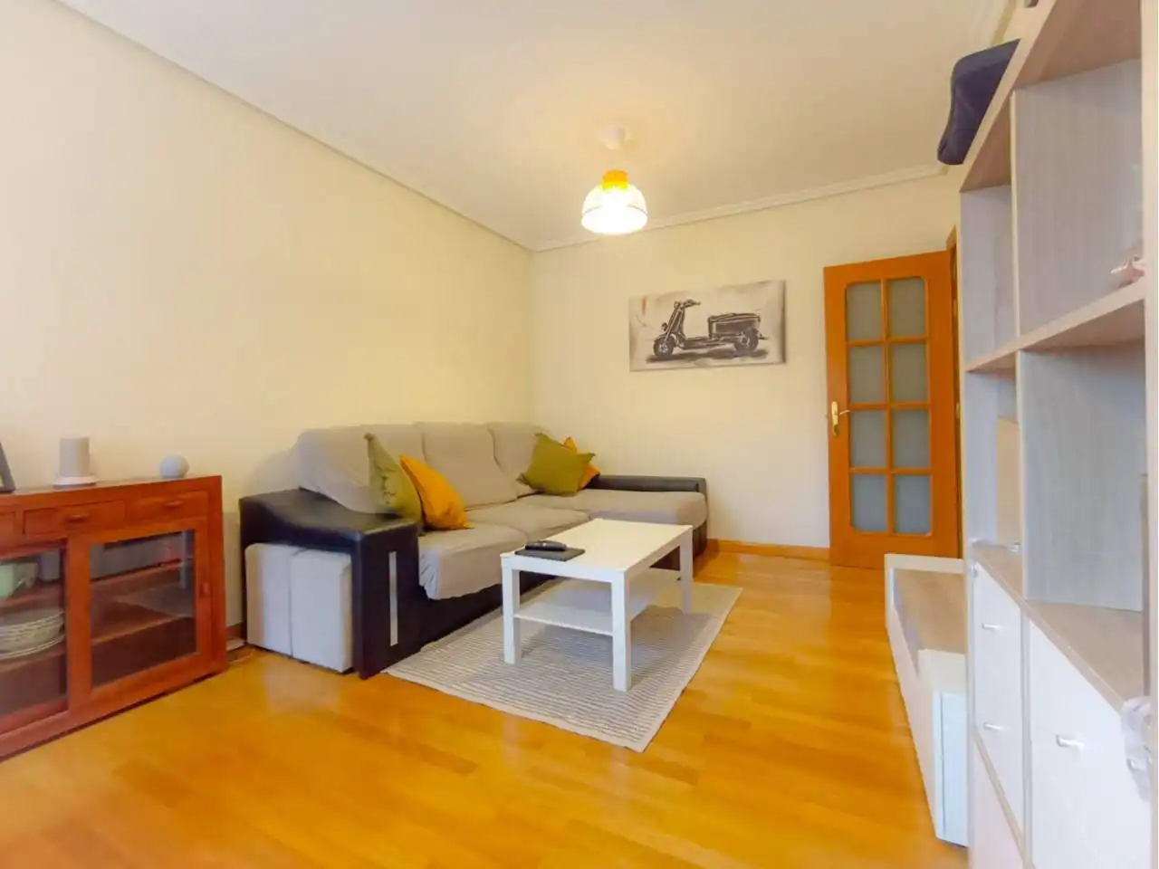 Sala d'estar de Apartament en venda en Burgos amb Calefacció, Parquet i Traster