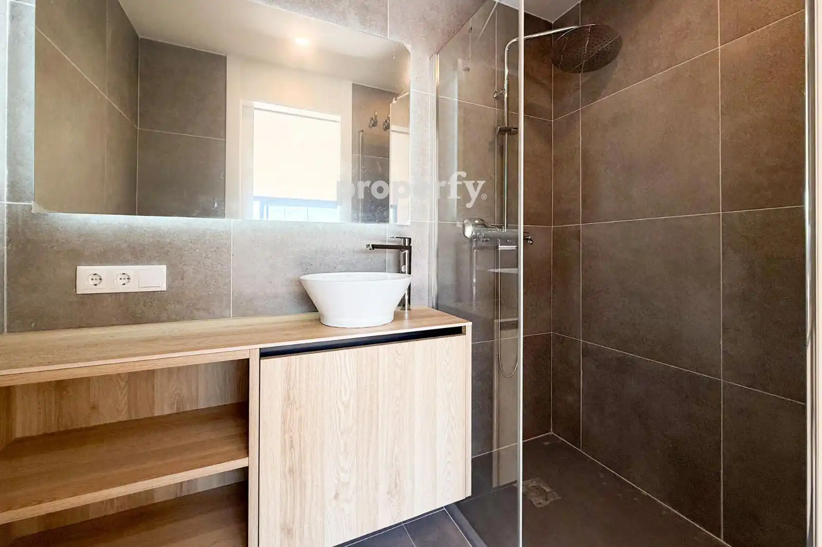 Badezimmer von Maisonette zum Verkauf in Badalona mit Klimaanlage, Heizung und Parkett