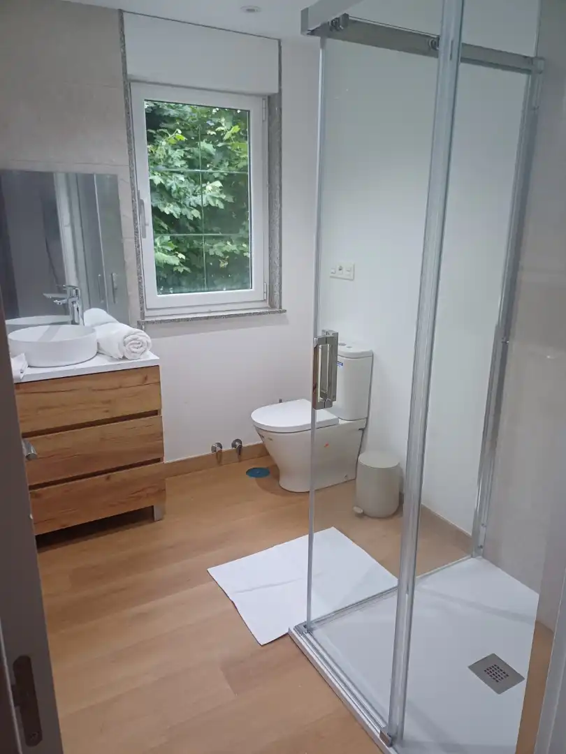 Bany de Casa o xalet de lloguer en Foz amb Jardí privat i Moblat