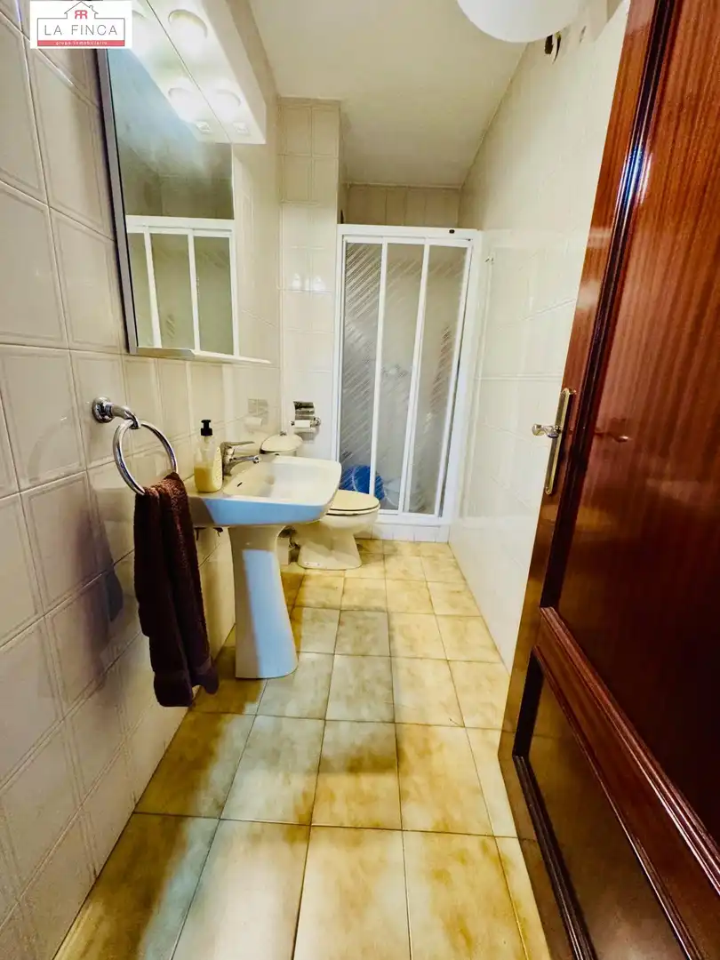 Bathroom of Flat for sale in Málaga  with Air Conditioner and Parquet flooring