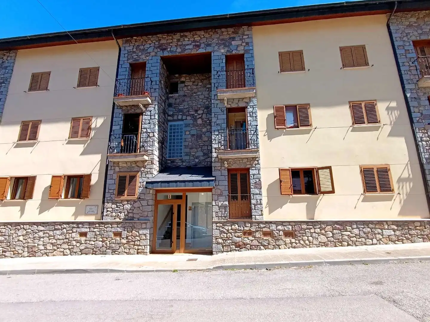 Vista exterior de Piso en venta en Castejón de Sos con Calefacción, Terraza y Trastero