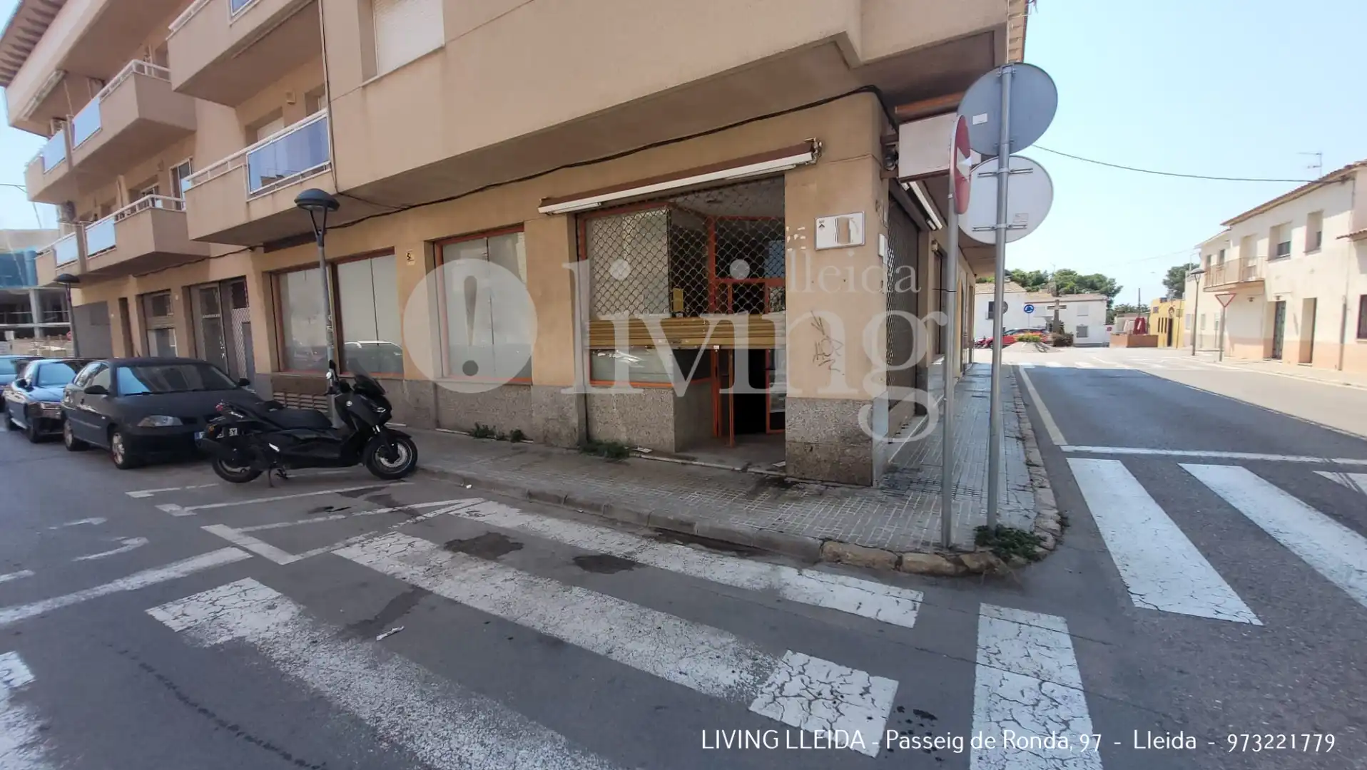 Vista exterior de Local en venda en Cubelles amb Aire condicionat, Calefacció i Terrassa