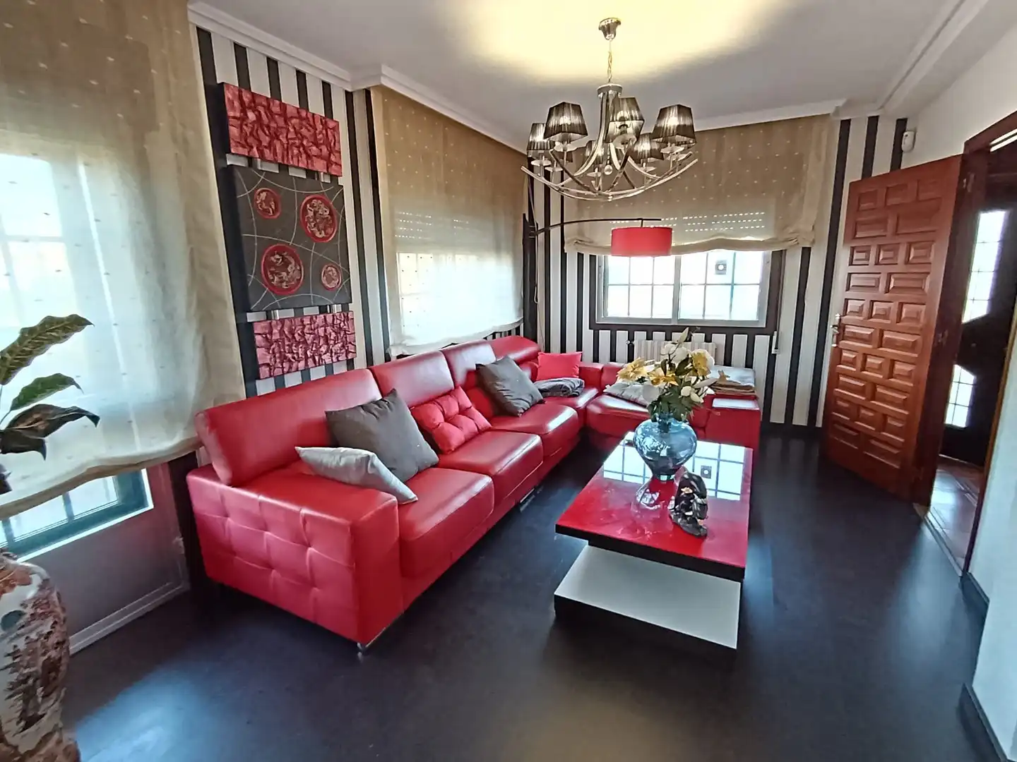 Sala d'estar de Casa o xalet en venda en Pontevedra Capital  amb Calefacció, Jardí privat i Parquet