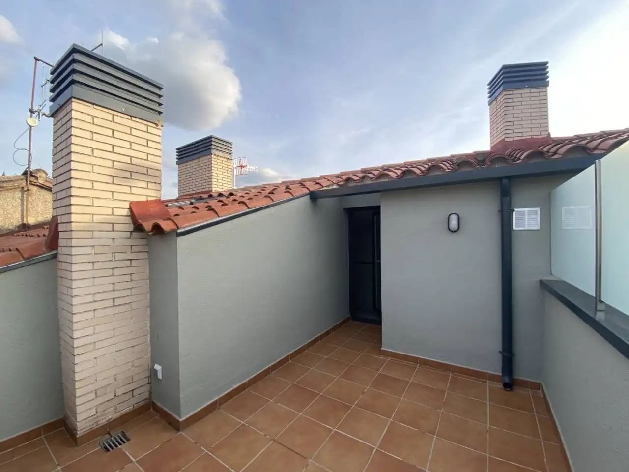 Vista exterior de Dúplex en venta en Olot con Calefacción, Terraza y Trastero
