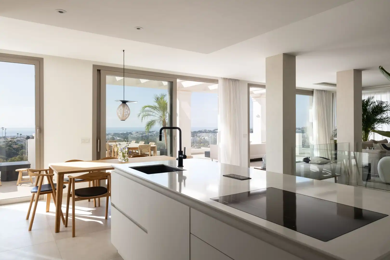 Küche von Dachboden zum Verkauf in Marbella mit Terrasse und Balkon