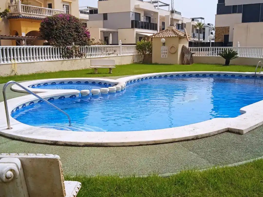 Piscina de Pis en venda en Orihuela amb Aire condicionat i Terrassa