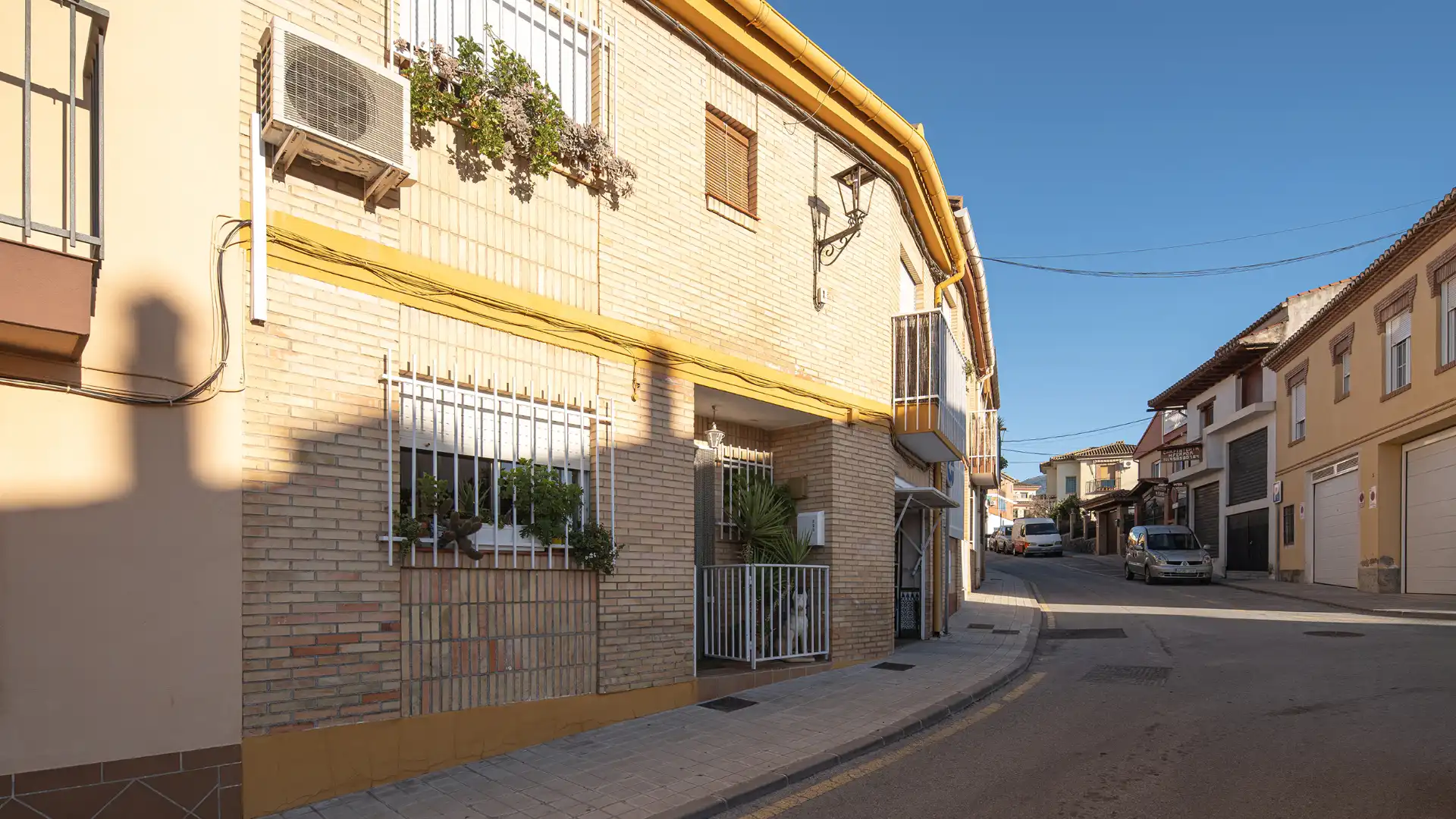 Vista exterior de Casa adosada en venta en Huétor Vega con Aire acondicionado, Terraza y Amueblado