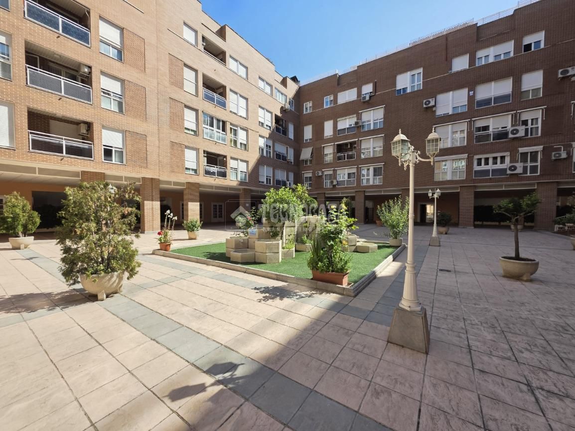 Vista exterior de Pis en venda en Coslada amb Calefacció
