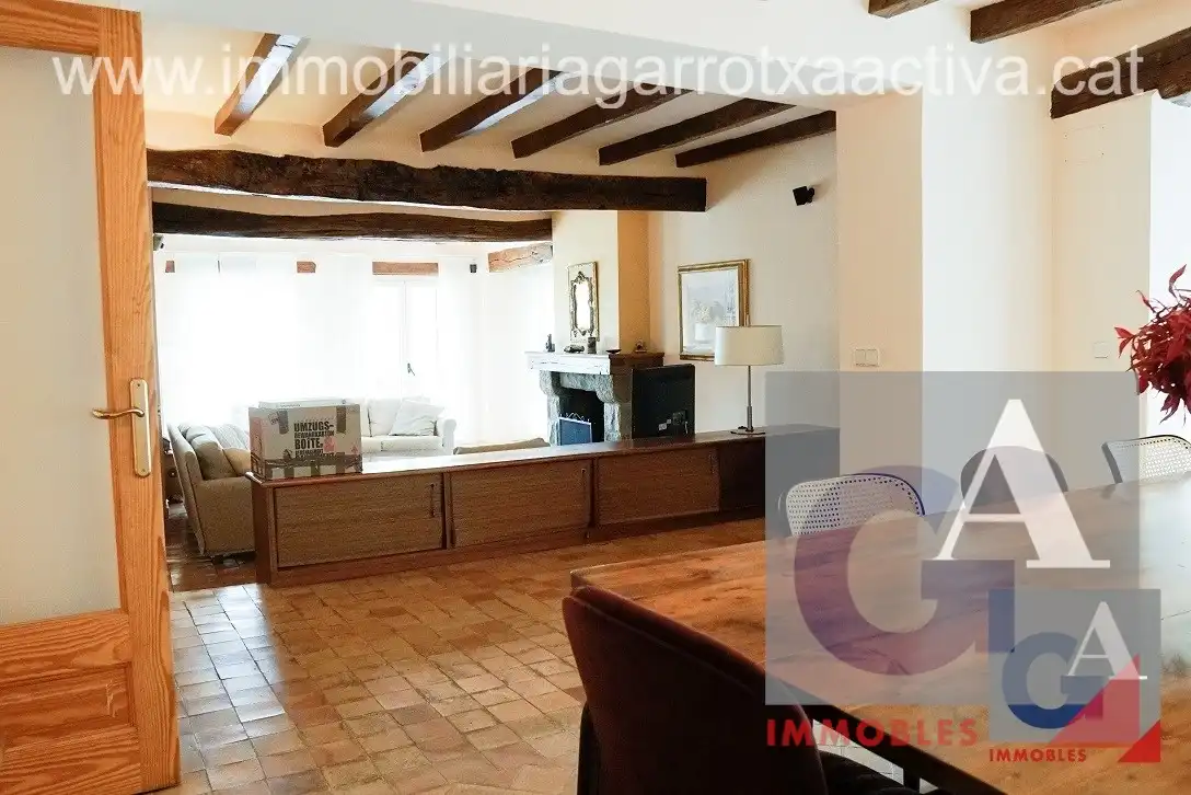 Casa rústica amb terrassa en venda a Sant Joan Les Fonts, imagen 9