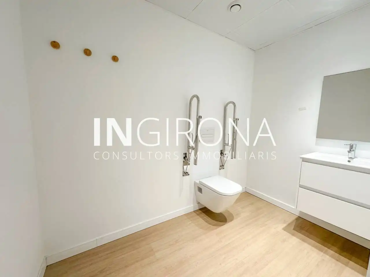 Baño de Local de alquiler en Girona